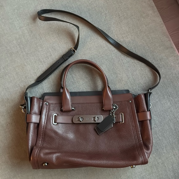 Coach Handbags - Coach crossbody handbag